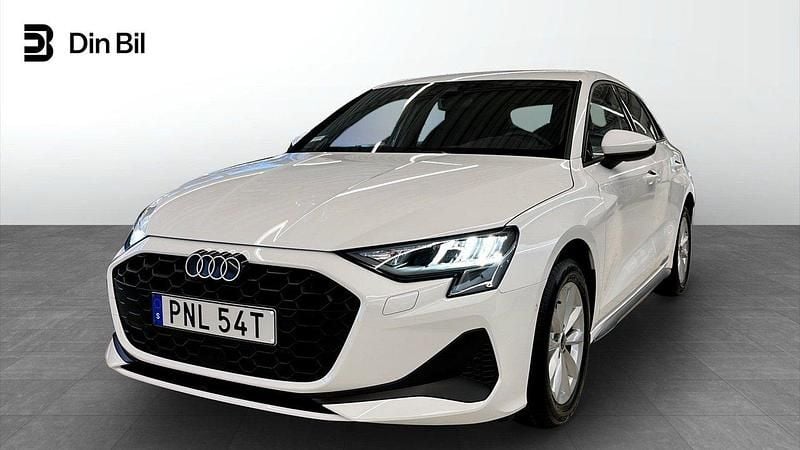 Vit Begagnad 2025 Audi A3 Sportback Proline Halvkombi | 329 000 kr (Lite dyr) - Bild 1/4