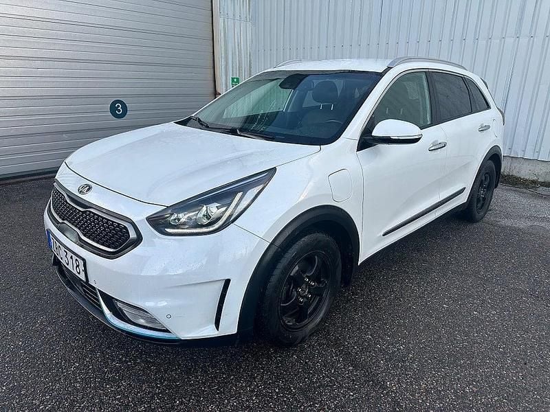Vit Begagnad 2017 Kia Niro Advance SUV | 169 000 kr (Marknadspris) - Bild 1/4