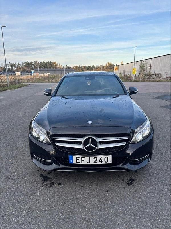 Svart Begagnad 2015 Mercedes C200 Avantgarde Sedan | 187 000 kr (Bra pris) - Bild 1/4