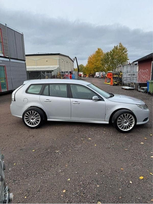 Grå Begagnad 2009 Saab 9-3 Linear Kombi | 35 000 kr (Superpris) - Bild 1/4