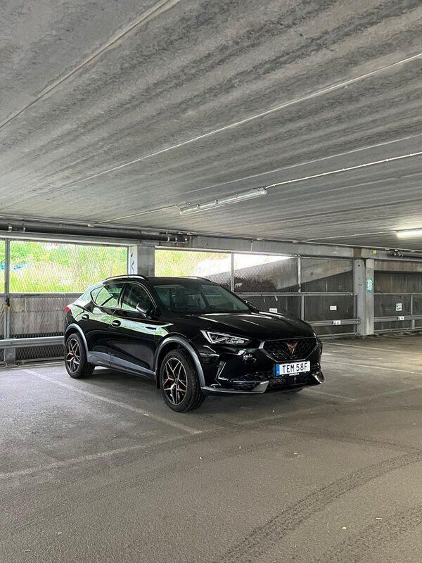 Svart Begagnad 2022 Cupra Formentor SUV | 256 000 kr (Marknadspris) - Bild 1/4