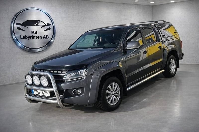 Grå Begagnad 2015 VW Amarok Pickup | 119 900 kr (Bra pris) - Bild 1/4