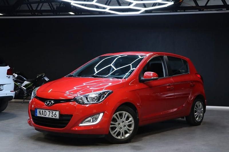 Begagnad Hyundai i20 Premium 101 HK (74 kW) 2013 Röd Halvkombi