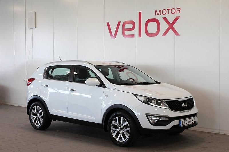 Vit Begagnad 2015 Kia Sportage SUV | 139 900 kr (Marknadspris) - Bild 1/4