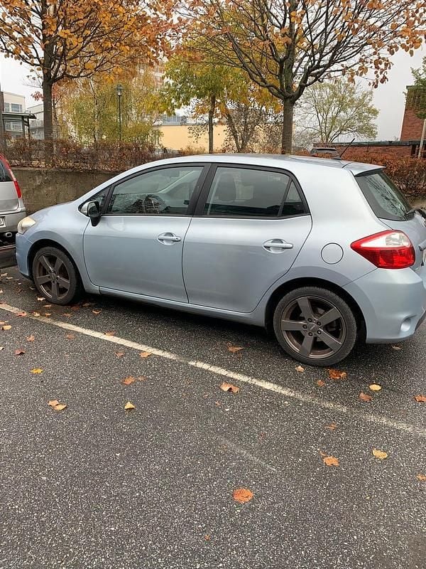 Begagnad 2010 Toyota Auris Halvkombi | 71 000 kr (Marknadspris) - Bild 1/4