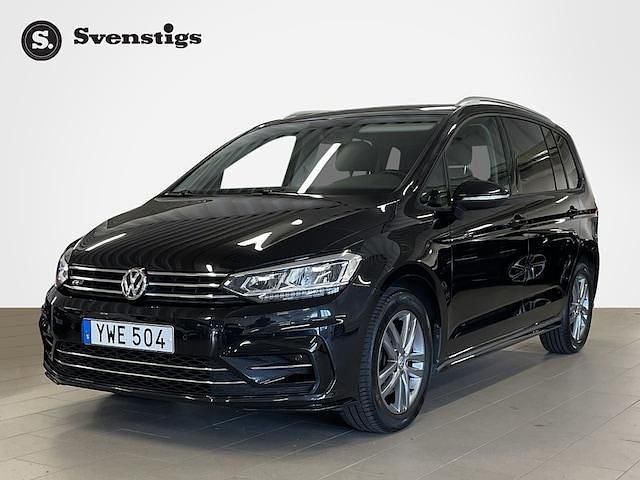 Svart Begagnad 2017 VW Touran R-line Minibuss | 278 500 kr (Marknadspris) - Bild 1/4