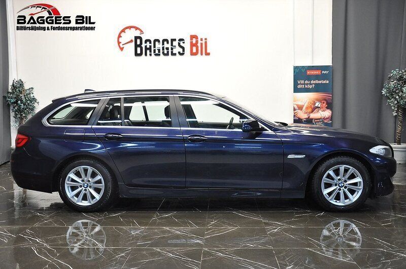 Blå Begagnad 2010 BMW 520 Kombi | 89 900 kr (Lite dyr) - Bild 1/4
