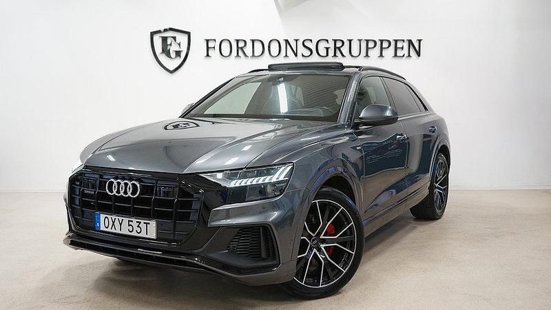 Grå Begagnad 2019 Audi Q8 S-Line SUV | 519 800 kr (Lite dyr) - Bild 1/4