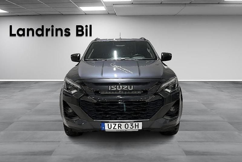 Begagnad Isuzu D-Max 163 HK (119 kW) 2024 Obsidian gray Sedan