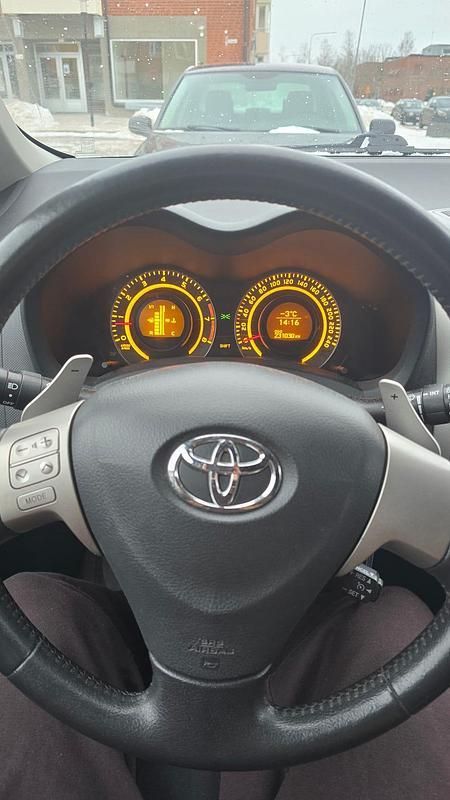 Begagnad Toyota Auris 124 HK (91 kW) 2008 Halvkombi