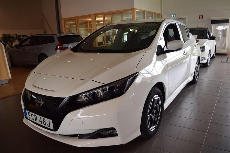 Vit Begagnad 2022 Nissan Leaf Acenta Halvkombi | 187 900 kr (Lite dyr) - Bild 1/4
