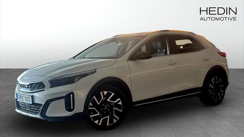 Vit (white) Begagnad 2023 Kia XCeed Advance SUV | 259 900 kr (Marknadspris) - Bild 1/4