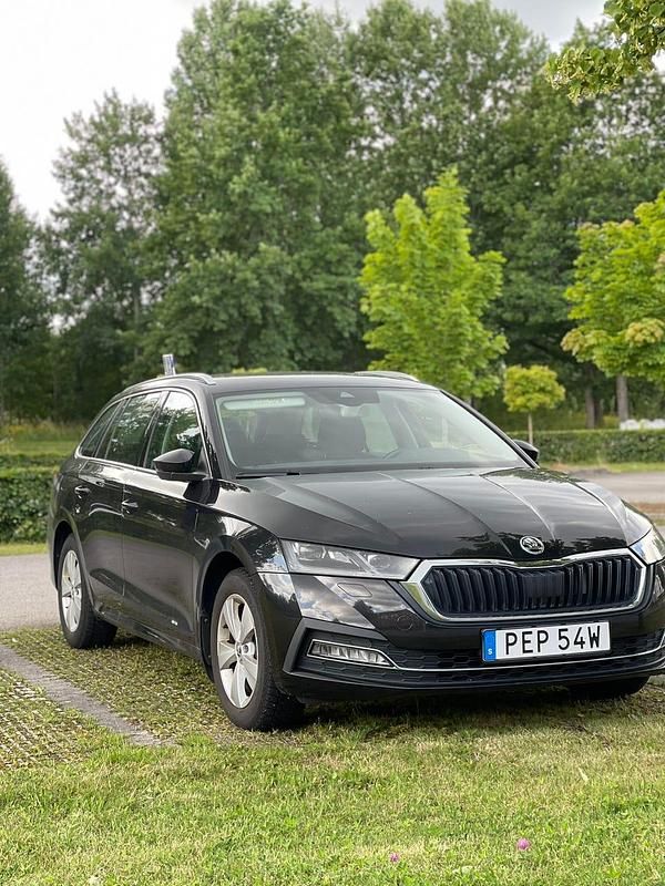 Begagnad 2023 Skoda Octavia Kombi | 260 000 kr (Marknadspris) - Bild 1/4
