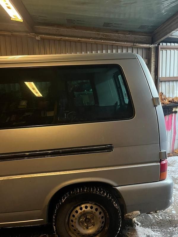 Begagnad VW Caravelle 115 HK (84 kW) 2002 Metallic Minibuss