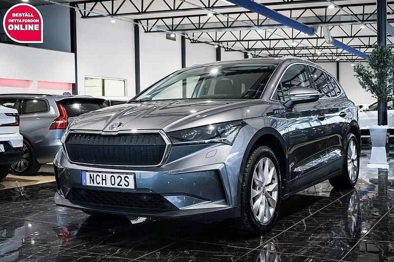 Grå Begagnad 2022 Skoda Enyaq iV SUV | 339 500 kr (Marknadspris) - Bild 1/4