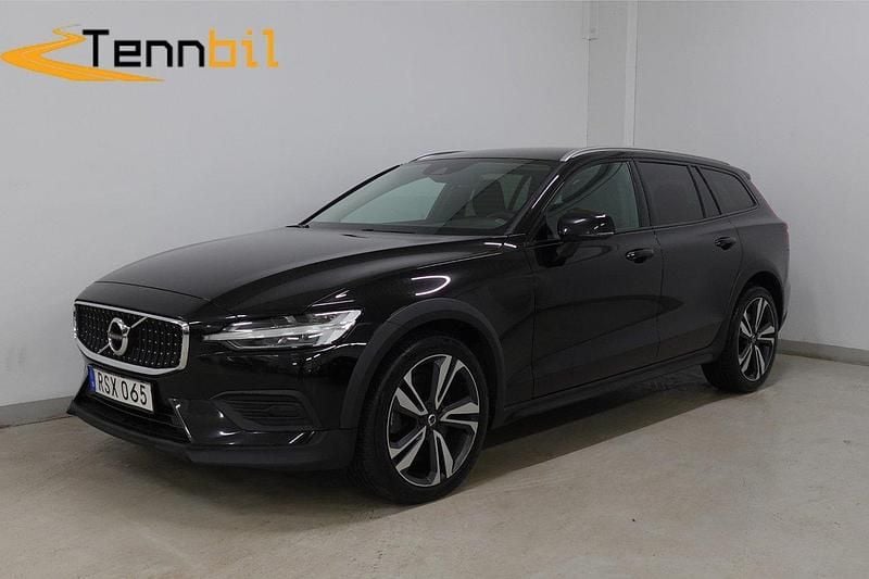 Svart Begagnad 2022 Volvo V60 CC Kombi | 309 900 kr (Bra pris) - Bild 1/4