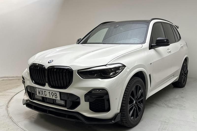 Vit Begagnad 2019 BMW X5 Comfort Edition SUV | 572 000 kr (Bra pris) - Bild 1/4