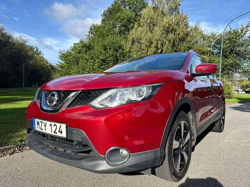 Röd Begagnad 2016 Nissan Qashqai 360º SUV | 129 900 kr (Marknadspris) - Bild 1/4