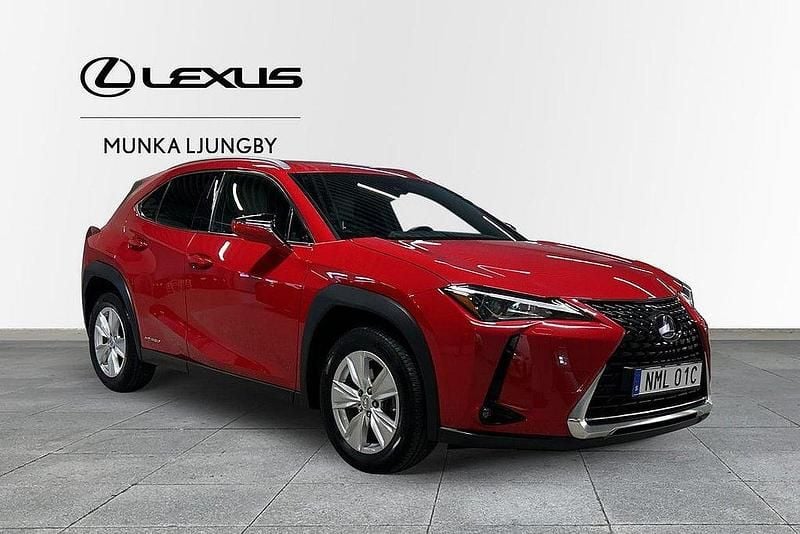 Röd Begagnad 2020 Lexus UX 250h SUV | 259 900 kr (Marknadspris) - Bild 1/4