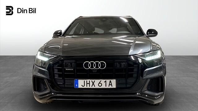Begagnad Audi Q8 S-Line 462 HK (339 kW) 2021 Daytonagrå pärleffekt SUV