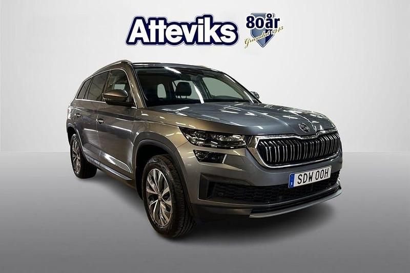 Grå Begagnad 2023 Skoda Kodiaq Business Line SUV | 349 900 kr (Marknadspris) - Bild 1/4