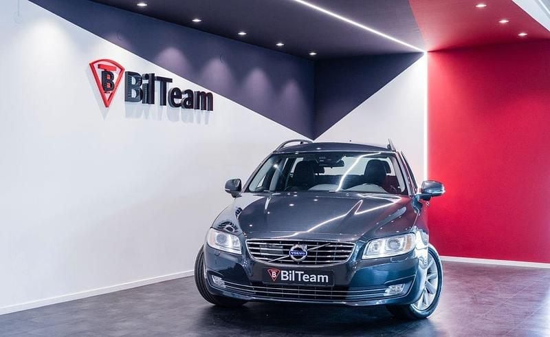 Grå Begagnad 2015 Volvo V70 Momentum Kombi | 179 900 kr (Dyr) - Bild 1/4