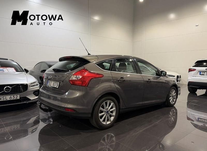 Begagnad Ford Focus Titanium 116 HK (85 kW) 2011 Brun Halvkombi