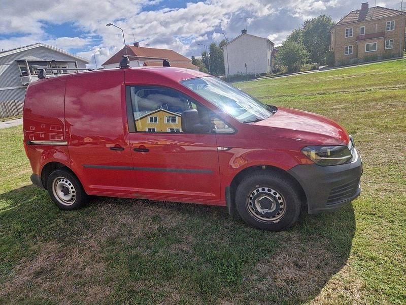 Röd Begagnad 2016 VW Caddy Minibuss | 46 000 kr (Superpris) - Bild 1/4