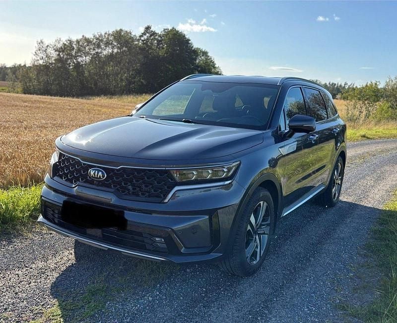 Grå Begagnad 2021 Kia Sorento Advance SUV | 419 000 kr (Marknadspris) - Bild 1/4
