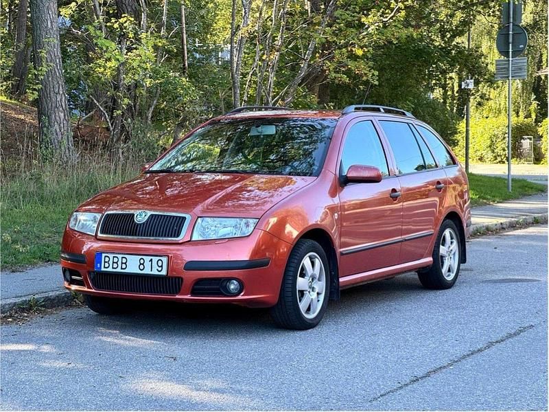 Orange Begagnad 2007 Skoda Fabia Kombi | 25 000 kr - Bild 1/4