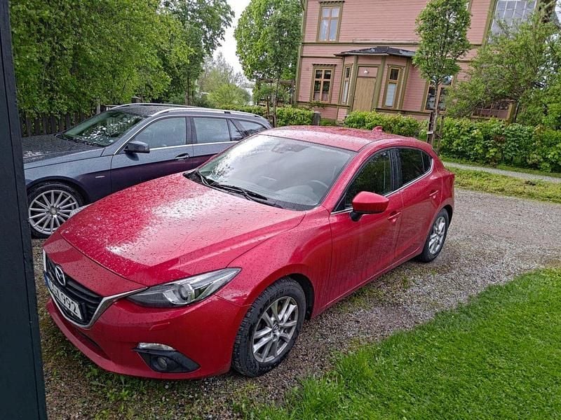 Röd Begagnad 2014 Mazda 3 Inclusive Halvkombi | 70 000 kr (Superpris) - Bild 1/4