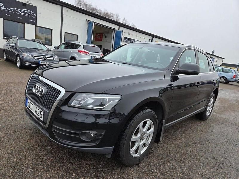 Svart Begagnad 2012 Audi Q5 SUV | 124 900 kr (Bra pris) - Bild 1/4