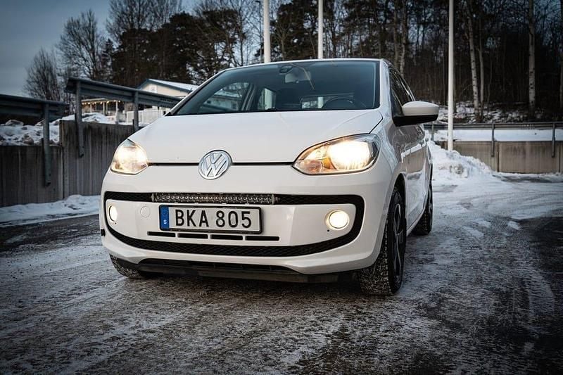 Begagnad VW up! high up! 75 HK (55 kW) 2014 Vit Halvkombi