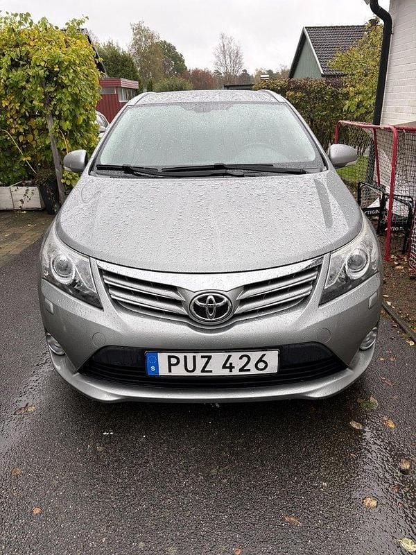 Grå Begagnad 2014 Toyota Avensis Edition Kombi | 105 000 kr (Bra pris) - Bild 1/4