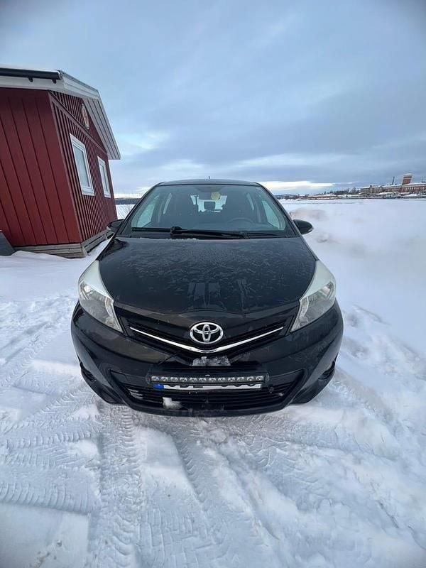 Begagnad Toyota Yaris 90 HK (66 kW) 2012 Halvkombi