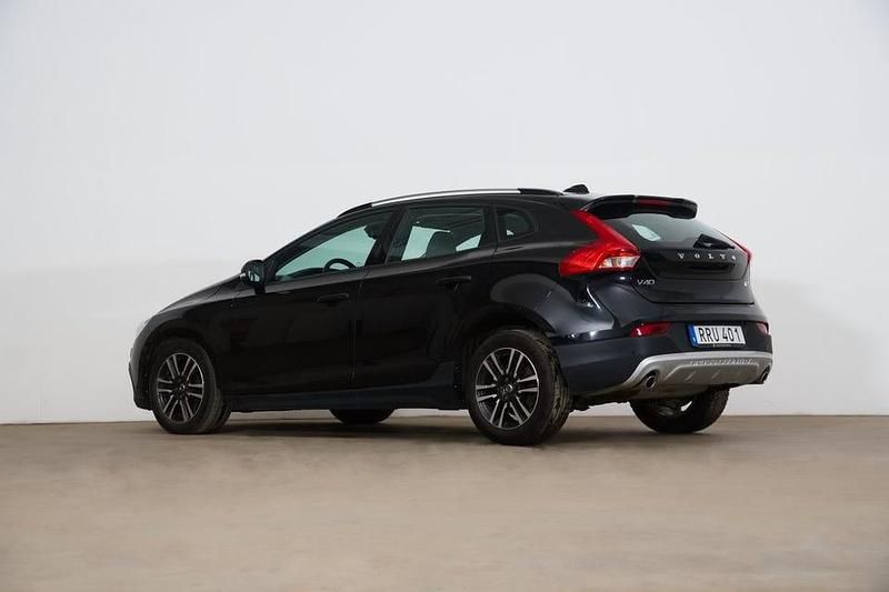Begagnad Volvo V40 CC Momentum 150 HK (110 kW) 2018 Svart Kombi