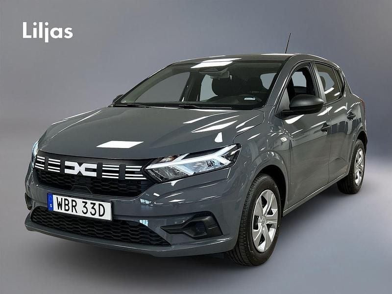 Grå Ny 2024 Dacia Sandero Essentiel Halvkombi | 169 000 kr (Marknadspris) - Bild 1/3