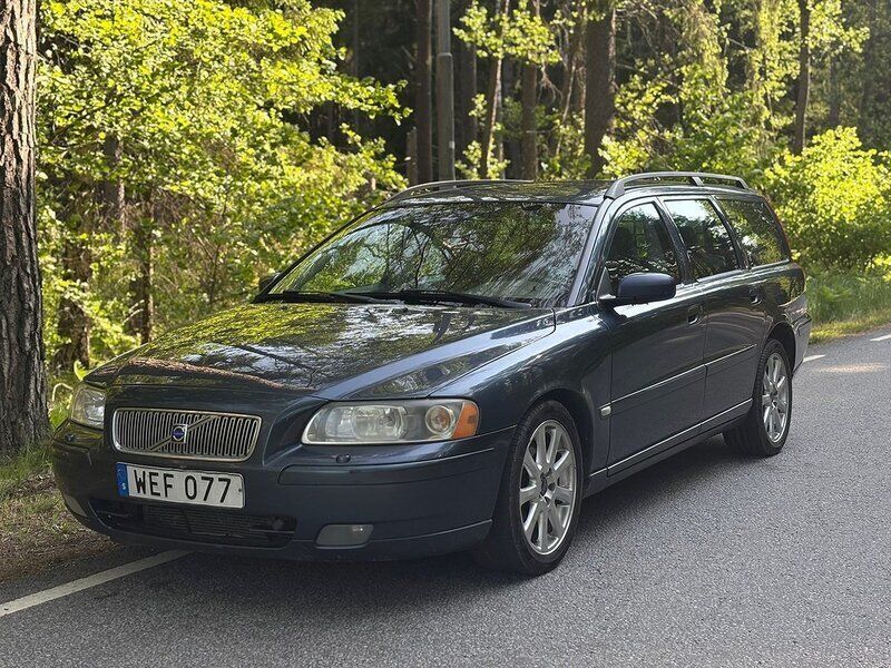 Blå Begagnad 2004 Volvo V70 Momentum Kombi | 39 900 kr (Marknadspris) - Bild 1/4