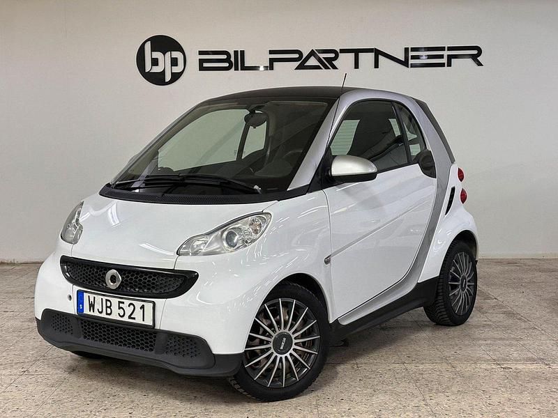 Vit Begagnad 2015 Smart ForTwo Coupé Sportkupé | 59 900 kr (Lite dyr) - Bild 1/4