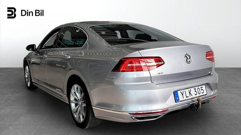 Begagnad VW Passat R-line 220 HK (161 kW) 2018 Silver Sedan