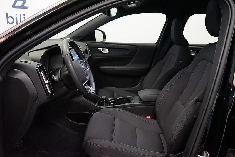 Begagnad Volvo XC40 Core 185 kW (252 HK) 2022 Svart SUV