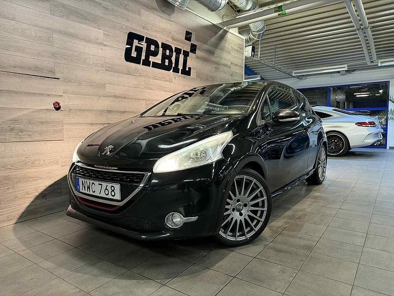 Svart Begagnad 2013 Peugeot 208 GTi Halvkombi | 69 900 kr (Marknadspris) - Bild 1/4
