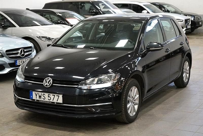 Begagnad VW Golf VII 110 HK (80 kW) 2017 Svart Halvkombi