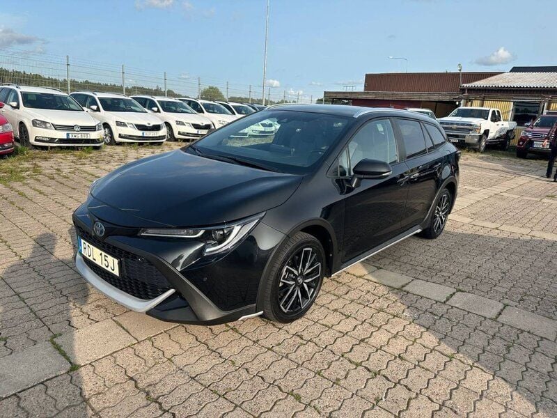 Svart Begagnad 2022 Toyota Corolla Kombi | 269 900 kr (Dyr) - Bild 1/4