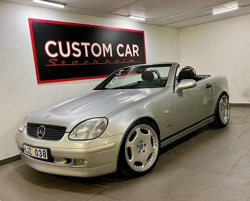 Ljusgrå Begagnad 1997 Mercedes SLK230 Cab | 119 900 kr - Bild 1/4