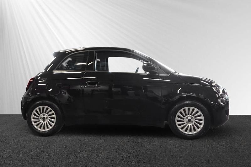 Begagnad Fiat 500e 88 kW (120 HK) 2023 Svart Halvkombi