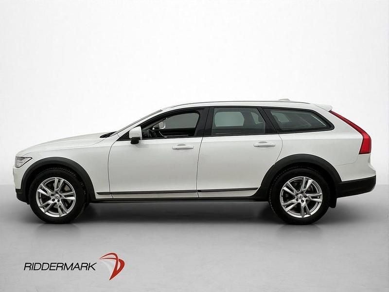 Begagnad Volvo V90 CC Momentum 190 HK (139 kW) 2017 Vit Kombi