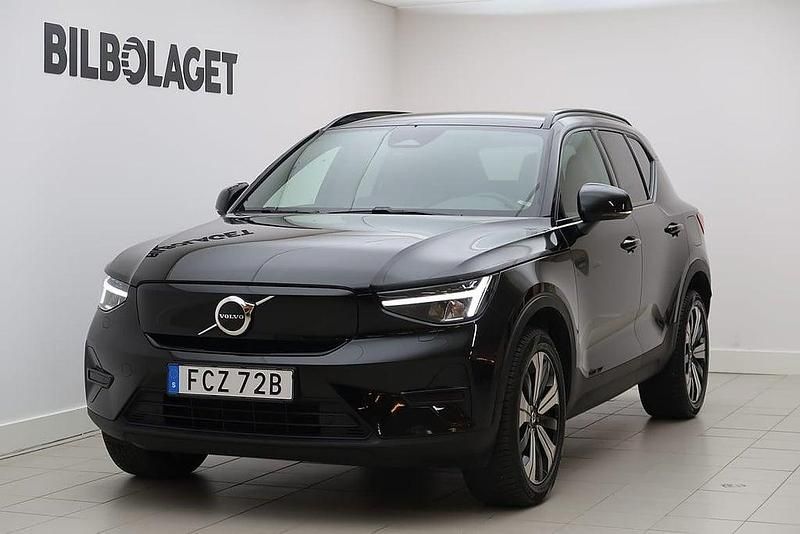 Svart Begagnad 2023 Volvo XC40 Core SUV | 299 500 kr - Bild 1/4