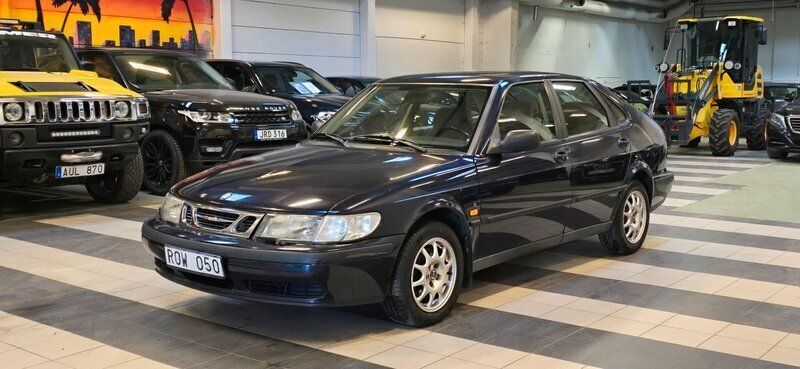 Mörkblå Begagnad 2000 Saab 9-3 Halvkombi | 19 700 kr (Marknadspris) - Bild 1/4
