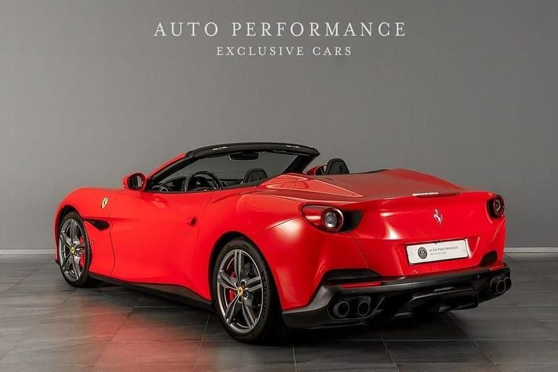 Begagnad Ferrari Portofino 600 HK (441 kW) 2019 Röd Cab